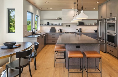 Cle Elum House | Beautiful and Luxurious! 6BR Golf Course Retreat*Game Room*Hot Tub
