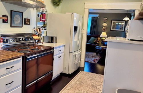 Nampa Cabin | Beautiful Cabin King Bed Ford Idaho Center Coffee Bar
