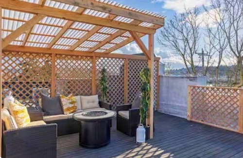 Old Ballard Condo | Beautiful Condo in heart of Ballard! Enjoy shopping & restaurants steps away!