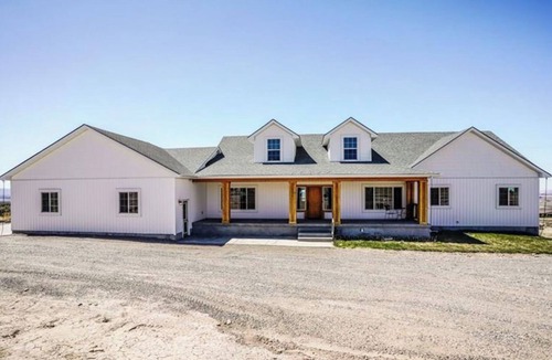 Idaho Falls House | Beautiful custom home overlooking the Snake River valley