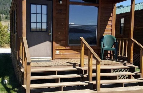 West Yellowstone Cabin | Beautiful Lakefront Cabin with Stunning Sights in Montana