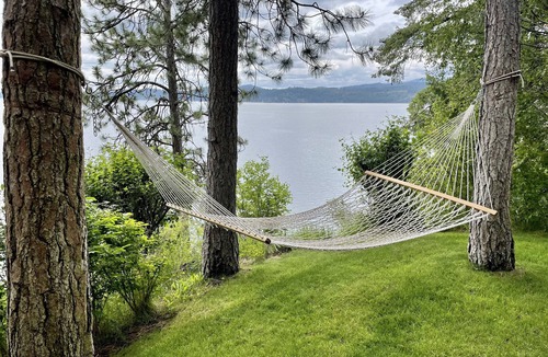 Harrison House | Beautiful Lakefront Retreat in Carlin Bay