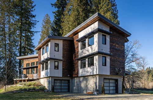 Mirrormont House | Beautiful Modern Retreat in the Woods