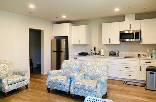 Federal Way House | Beautiful retreat next to lake, close to SeaTac Airport,pet friendly,EV charging