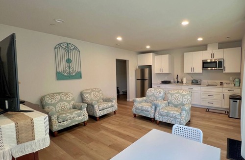 Federal Way House | Beautiful retreat next to lake, close to SeaTac Airport,pet friendly,EV charging
