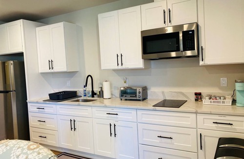 Federal Way House | Beautiful retreat next to lake, close to SeaTac Airport,pet friendly,EV charging
