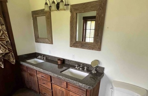 Irwin Cabin | Beautiful Riverfront Cabin on the Snake River in Swan Valley - sleeps 12