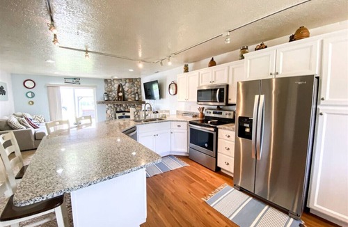 Harbor Village Condo | Beautiful Updated Ground level 2 Bedroom Condo T106