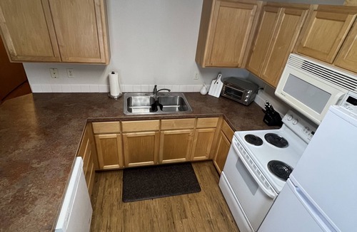 Kalispell Apartment | Beautifully furnished 2 bed 1 bath apartment in central location. Sleeps 5