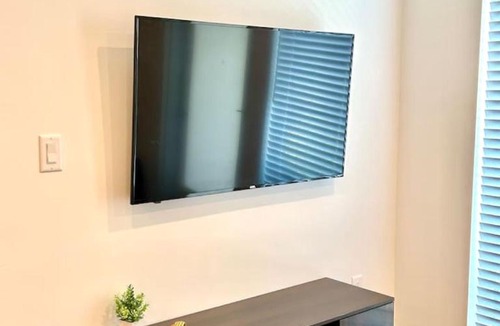 People's Freeway Apartment | Beehive Escape -Salt Lake City