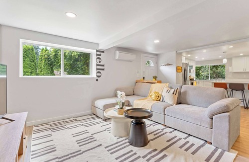 East Lake Hills House | Bellevue 3BR Retreat, Walk to Trails & Near Lake