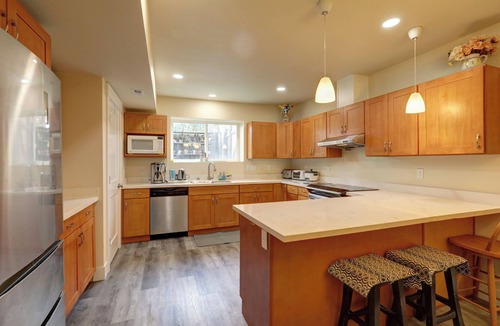 East Lake Hills Apartment | Bellevue Beautiful suite 2B1B 98008 closed Microsoft Lake Hill
