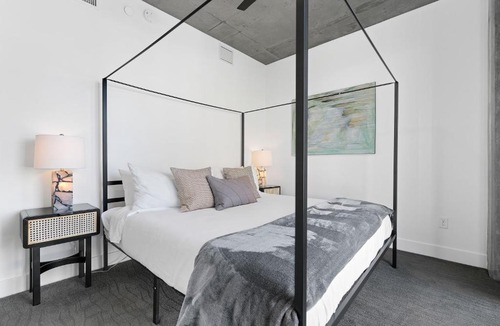 Rio Grande Apartment | Best Amenities Pool Htub Gym Pking Downtown Views
