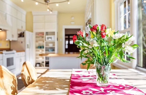 North End House | Best Location in Boise! 1912 Craftsman home in Hyde Park walk or bike everywhere!