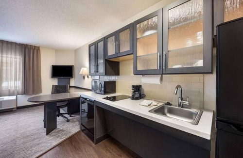 Salt Lake City Hotel | Best Place to Stay in Salt Lake City! Full Kitchen, Pet-friendly Property!