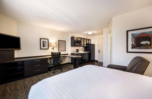 Salt Lake City Hotel | Best Place to Stay in Salt Lake City! Full Kitchen, Pet-friendly Property!