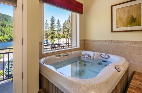 Ahsahka Hotel | Best Western Lodge at River's Edge