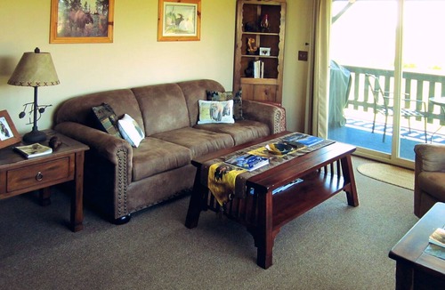 Horse Butte Condo | Bison Hideaway Condo - fully updated, warm & inviting Yellowstone Retreat for 2