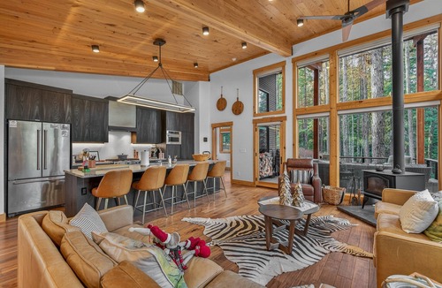 Tamarack Resort House | Black Diamond Chalet - private mountain luxury w/hot tub, 5 min to Tamarack, 2 min to Lake