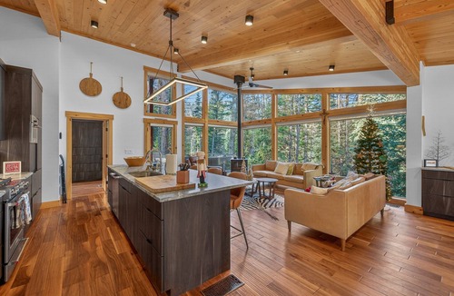 Tamarack Resort House | Black Diamond Chalet - private mountain luxury w/hot tub, 5 min to Tamarack, 2 min to Lake