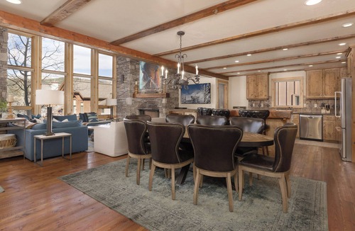 Big Sky House | Black Eagle Lookout | Hot Tub Deck Walk to Dining