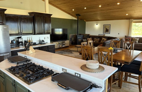 Garden City House | BlueBear Lodge: Bear Lake Family & Pet Friendly Retreat, Hot Tub, Sleeps 12