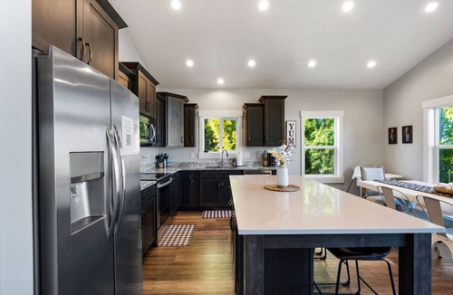 Garden City House | Boardwalk | Steps from Lake, Sauna, Hot Tub, Games, Pool!