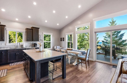 Garden City House | Boardwalk | Steps from Lake, Sauna, Hot Tub, Games, Pool!