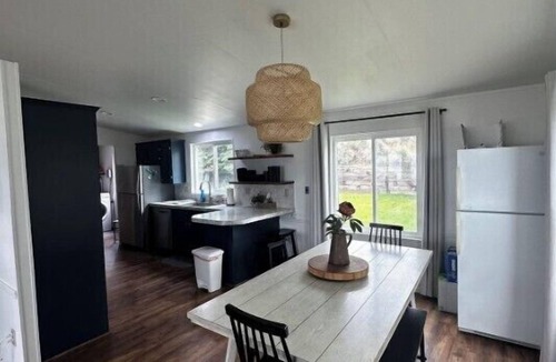 Dingle Cabin | Boater's Dream: Walk to Private Launch 5BR Sleeps 16, Marina Slips, Beach, East Shore Marina
