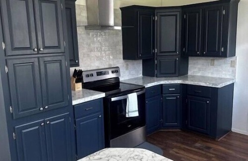 Dingle Cabin | Boater's Dream: Walk to Private Launch 5BR Sleeps 16, Marina Slips, Beach, East Shore Marina