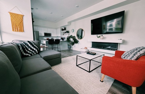 Veterans Park House | Boise Townhouse with Rooftop Hot Tub and Fire Pit. Close to Downtown!