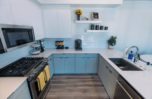 Veterans Park House | Boise Townhouse with Rooftop Hot Tub and Fire Pit. Close to Downtown!