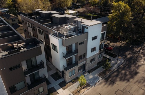 Veterans Park House | Boise Townhouse with Rooftop Hot Tub and Fire Pit. Close to Downtown!