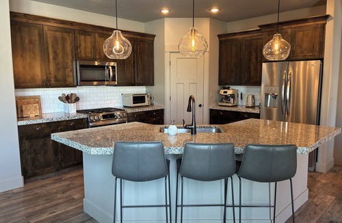 Lehi House | Bougie Basecamp: Heated Pool+Hot Tub+Sauna+Trails+Adventure Toy Rental Options