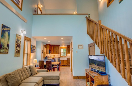 West Yellowstone House | Boundary Basecamp Unit A | Walk to Yellowstone