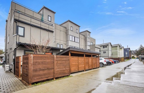 West Woodland Apartment | Brand New Modern Apartment in Ballard Brewery District