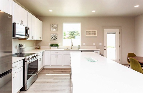 Kimberly House | Brand Spankin' New 4 bedroom home Sleeps 8 Pet friendly
