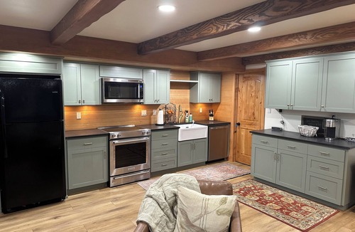Carver Apartment | Breathtaking views 2-bedroom guest suite: fish, ski, bike, hike, wine tasting