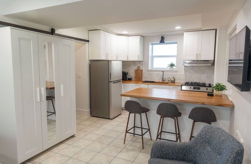 North Queen Anne Apartment | Bright Garden Studio in Queen Anne · Private Entrance · 10 Min to Downtown