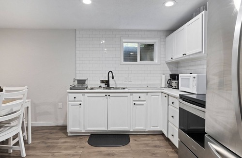 Bonneville Apartment | Bright & Spacious 3-bedroom Basement in Orem with WiFi, AC, In-Unit Laundry