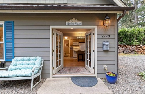 West Hills House | Bungalow By the Bay Saltwater Retreat For 2 guests
