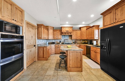 Wolf Creek Condo | C704 Snowcat Outpost | 3BR Eden | Hot Tub & Views