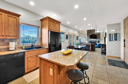 Wolf Creek Condo | C704 Snowcat Outpost | 3BR Eden | Hot Tub & Views