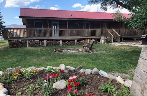 Irwin Cabin | Cabin #1 - Backyard Bunkhouse