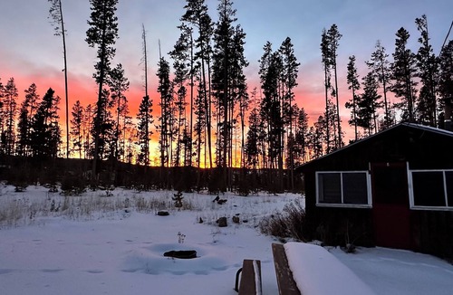 Walden Cabin | Cabin #6 Perfect 1-bedroom rustic cabin in Gould for a cozy getaway