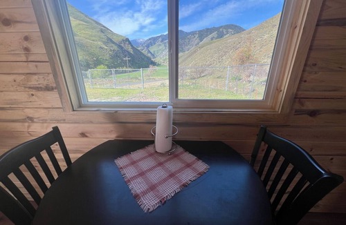 Riggins Cabin | Cabin by the creek at Rapid River in Riggins, Idaho
