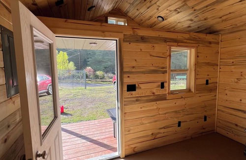 Riggins Cabin | Cabin by the creek at Rapid River in Riggins, Idaho