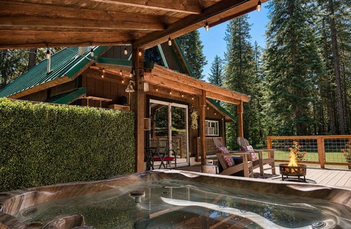 Ardenvoir Cabin | Camp David 1 Bedroom Home by NW Comfy Cabins