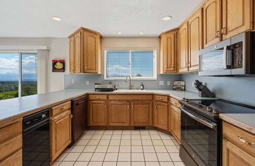 Holladay House | Canyon Oasis - Spectacular Views with Hot Tub