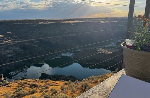 Twin Falls House | Canyon, river & lake views, with gurgling waterfalls; dog access to dog park.